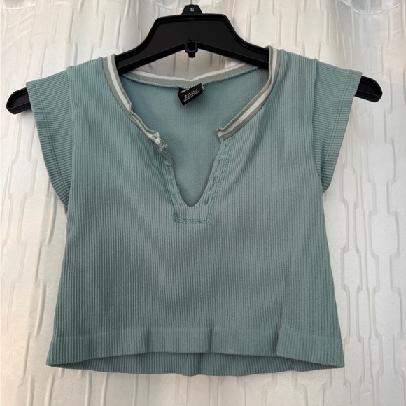 Urban Outfitters Cropped Tee- Size M/L - Picture 8 of 8